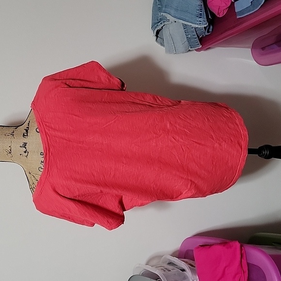 2x orange/red tshirt with embellishments on the front. - Picture 3 of 3